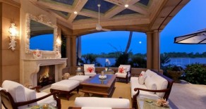 The Perfect Outdoor Living Space For Springtime Entertaining!